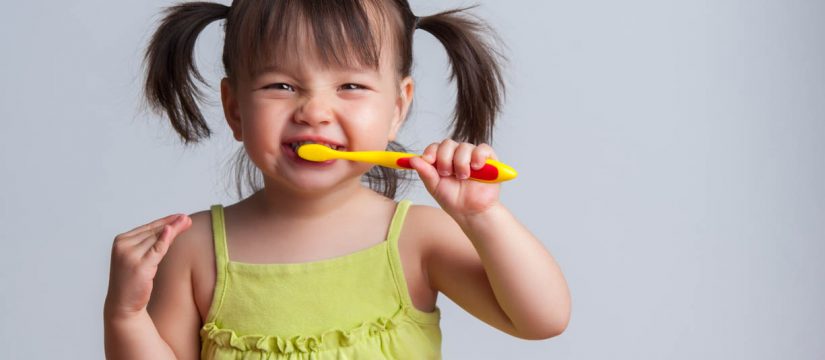 10 ways to make brushing children's teeth easier